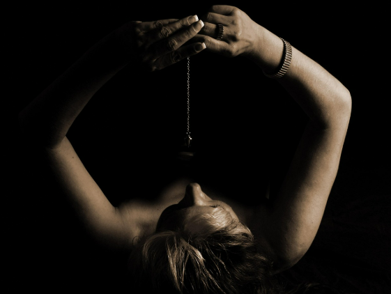 당신의 말이 뇌를 조각한다: 부정적 자기 암시의 뇌과학적 독성