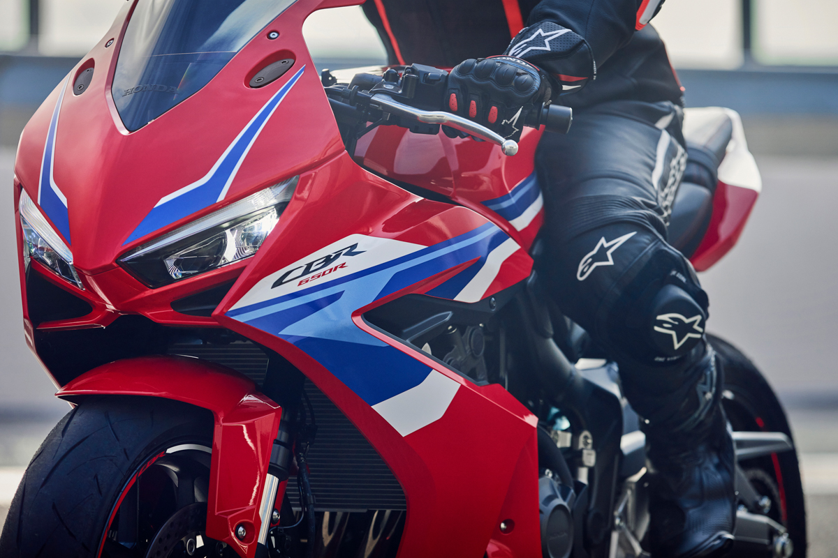 2025년 혼다 CB650R 및 CBR650R E-클러치 모델, 주요 업그레이드와 함께 출시