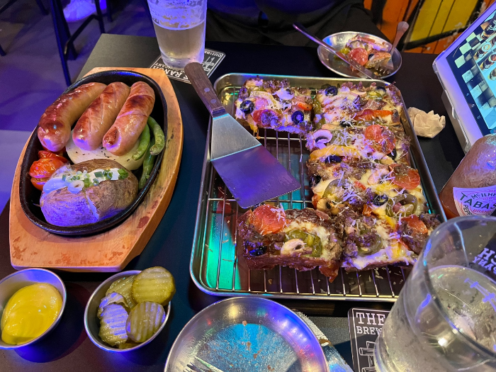 디트로이트 피자와 소시지