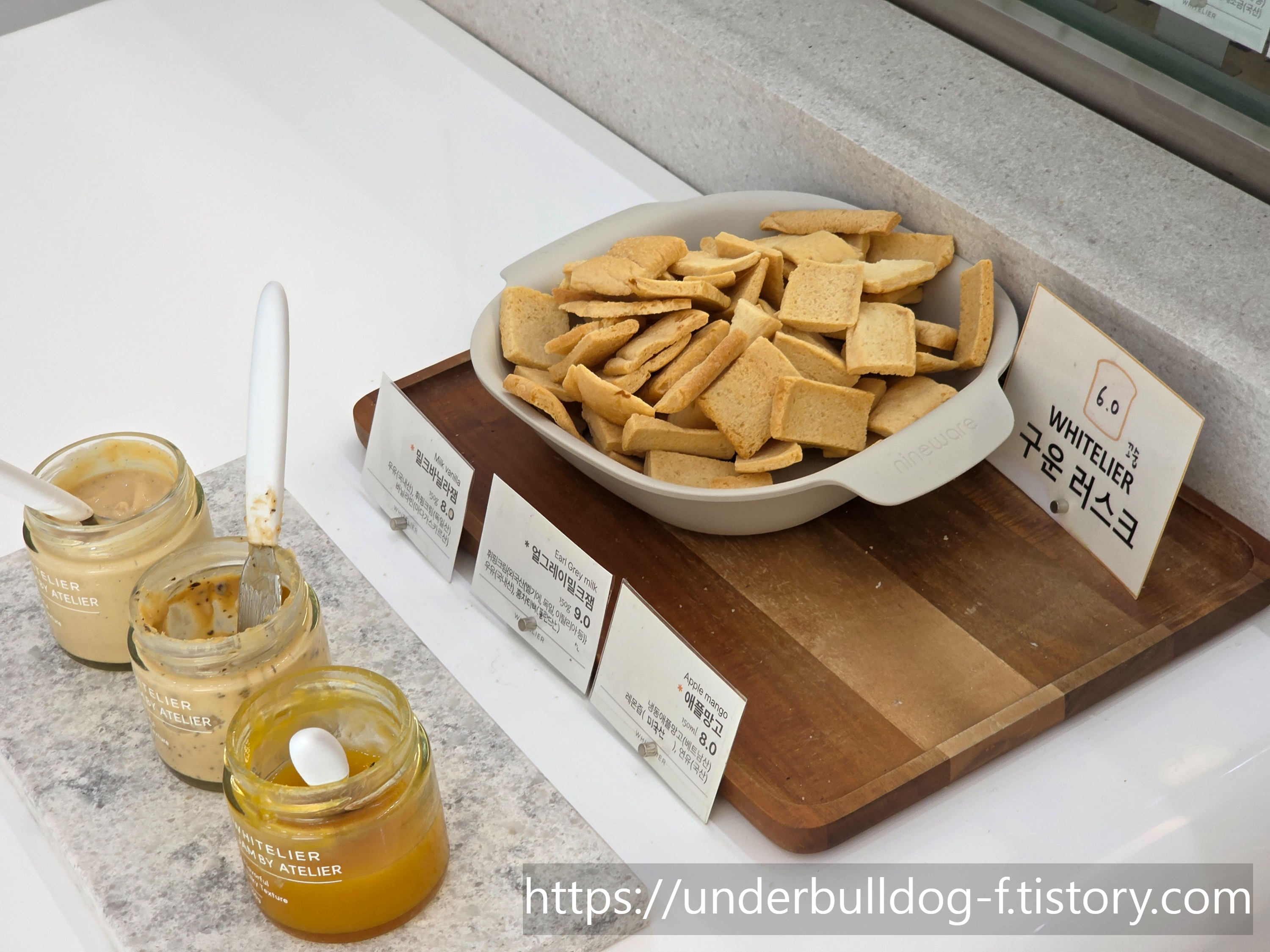 아무것도 안 발라도 맛있게 먹히는 화이트리에 생식빵