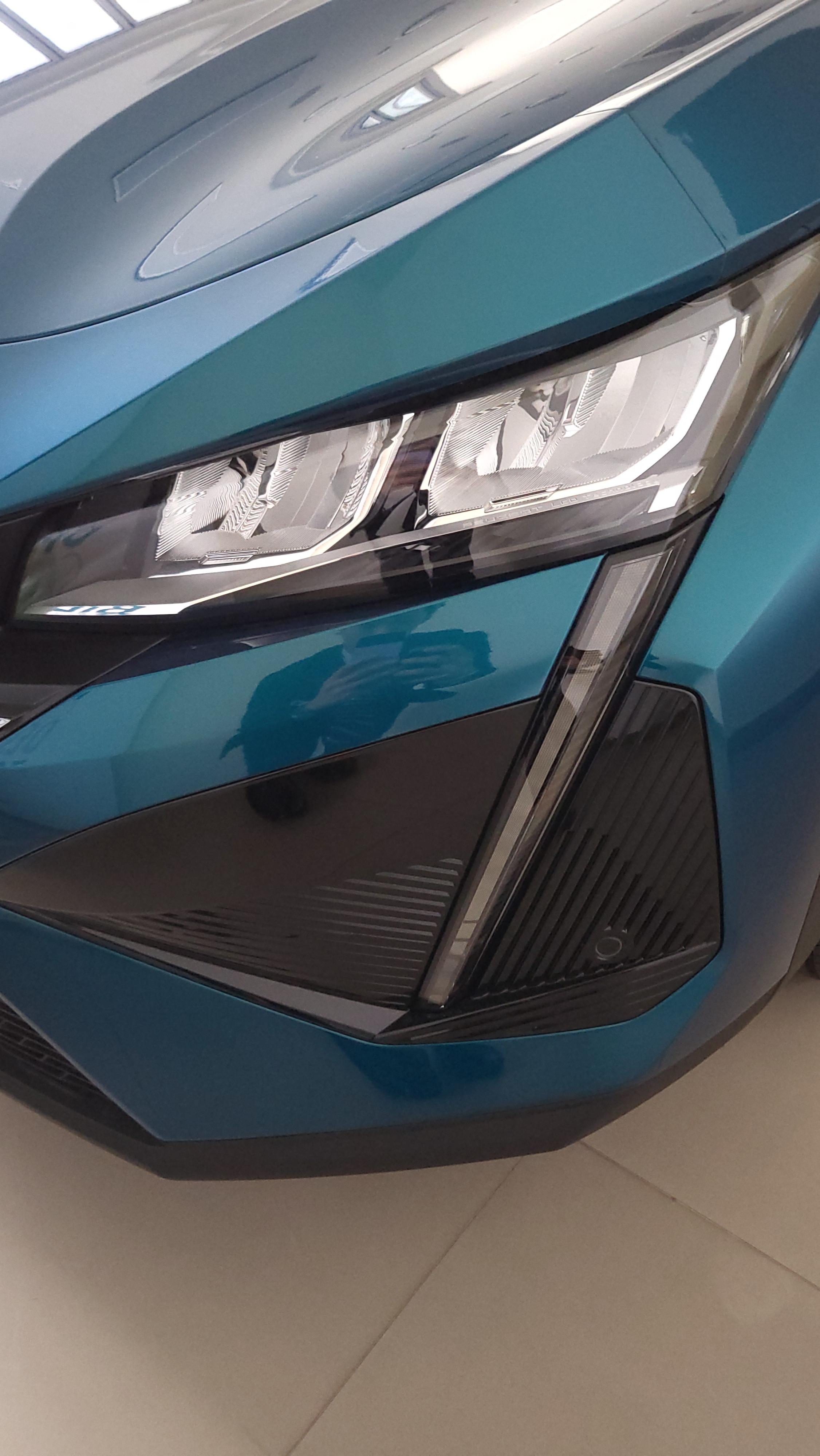 푸조 408 헤드라이트