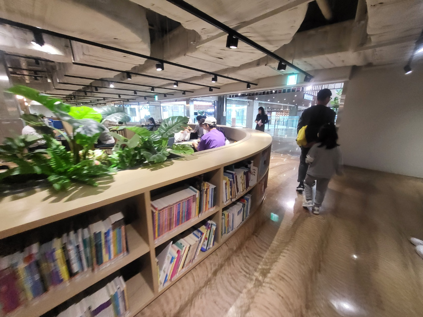 청주 열린도서관(원더아리아 5층 도서관)