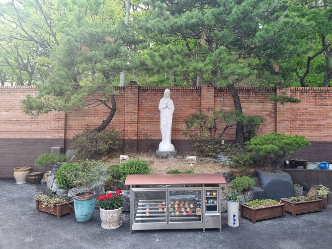 대전 궁동성당 성모상