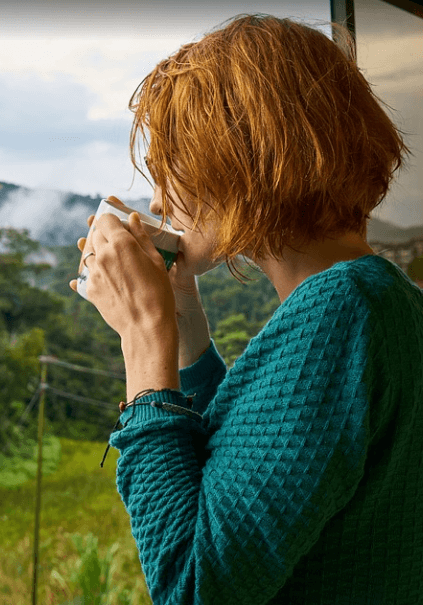 유자 효능은 감기에 도움이 되기 때문에 감기에 걸린 여서이 유자차를 마시고 있다