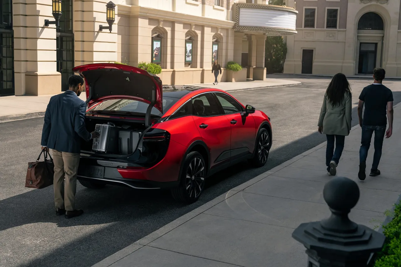 토요타 크라운 크로스오버 하이브리드 차량 이미지