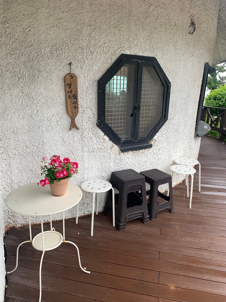 외부 대기 장소 및 의자