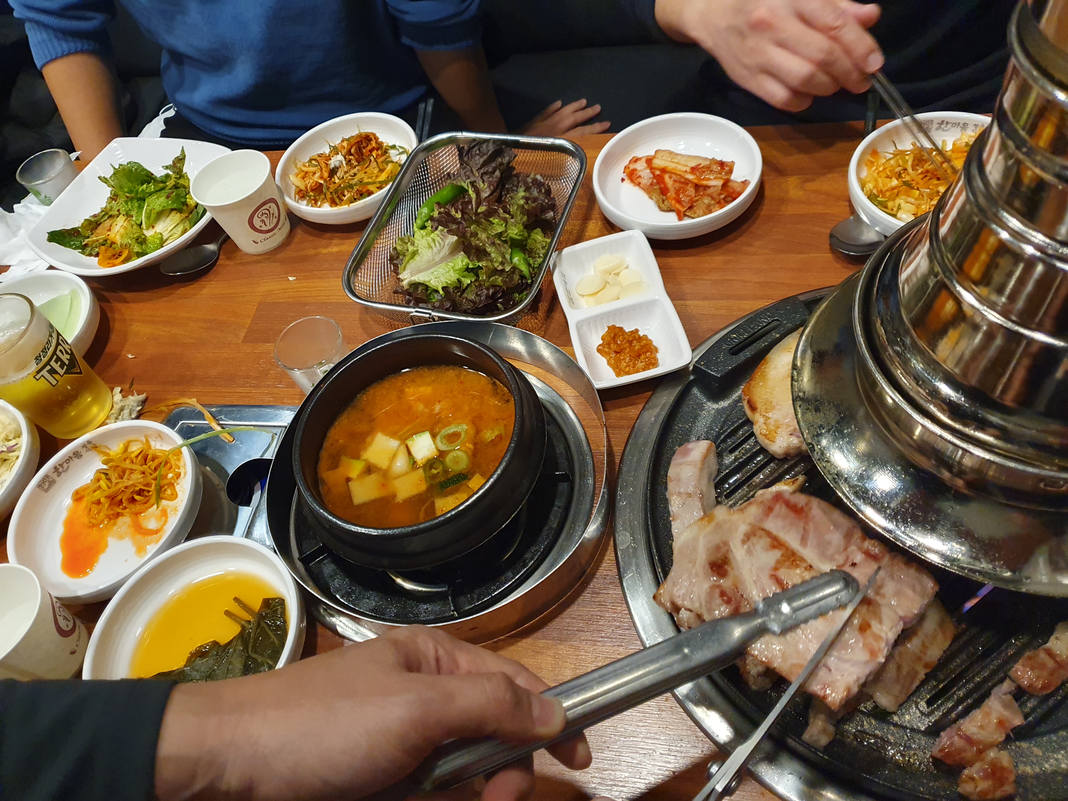 도안동 키즈카페 식당 한마음 정육식당 돼지 한마리 구성이 좋다. 기본 된장찌개가 나온다.