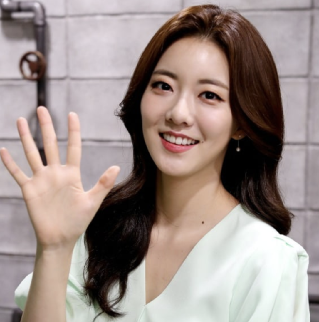 김민형 미소