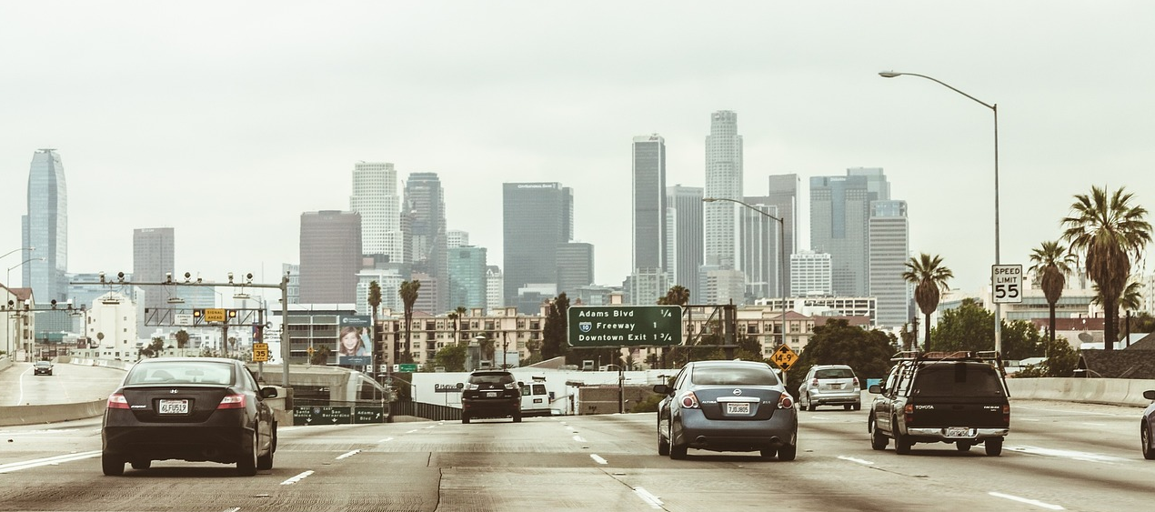 고속도로 자동차 이미지