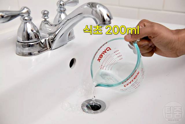 세면대 물이 잘 안내려가요 세면대 배수구 막힘 뚫기 식초