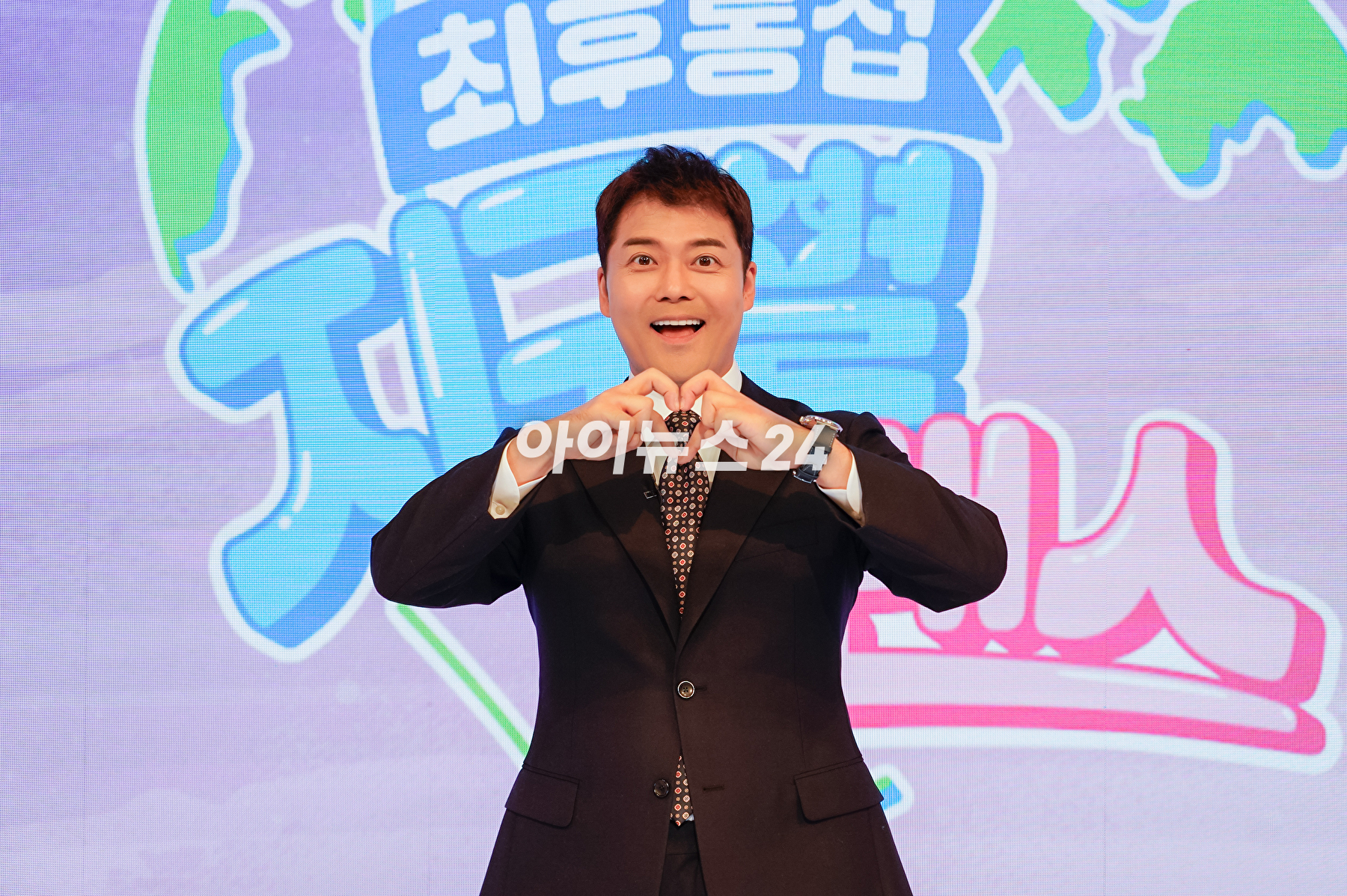 채널S, ENA 공동제작 新 예능 &lsquo;지구별 로맨스&rsquo; 제작발표회에 참석한 전현무 [사진=채널S, ENA]