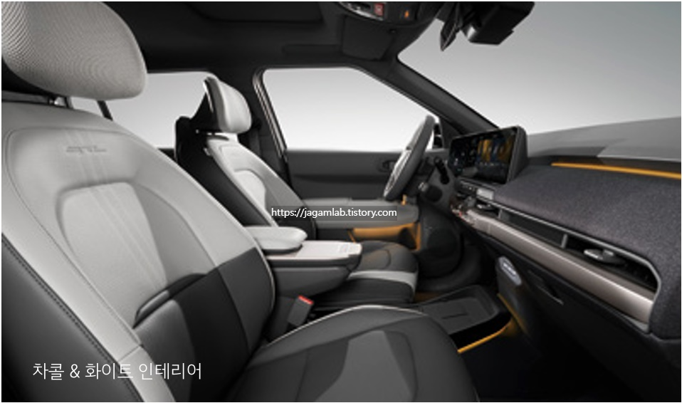 2026 EV3 GT-Line 전용 차콜 & 화이트 내장 컬러 및 GT-Line 전용 프리미엄 바이오 인조가죽 시트