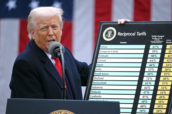 관세 설명하는 트럼프