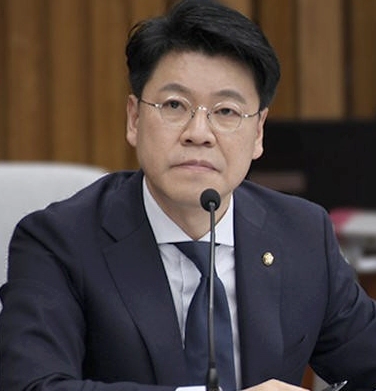 장제원 프로필 나이 고향 학력 아버지 가족관계 불출마 이유