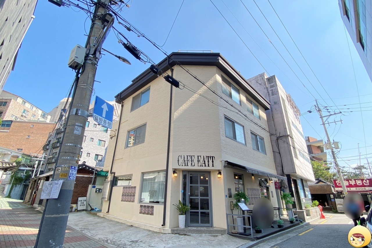 성북동 카페잇트 입구 전경