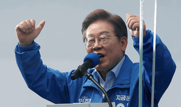 환호하는 이재명 대선후보