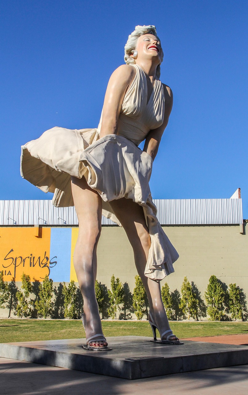 마릴린 먼로의 '7년만의 외출'의 흰 드레스: 전설이 된 순간과 그 문화적 영향