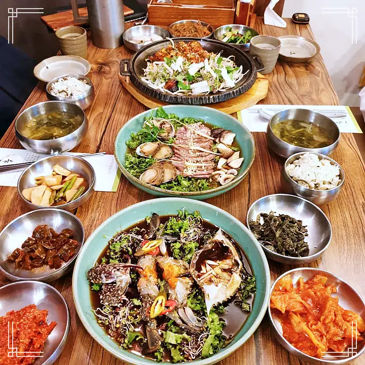 진심 가득 건강 담은 맛 시청역 북창동 맛집 추천 생방송투데이 약선 참게 연잎밥 전복 보리굴비 황태 떡갈비 한정식 게장과 메밀면의 만남! 게눈 감춘면 오늘방송 리얼 맛집