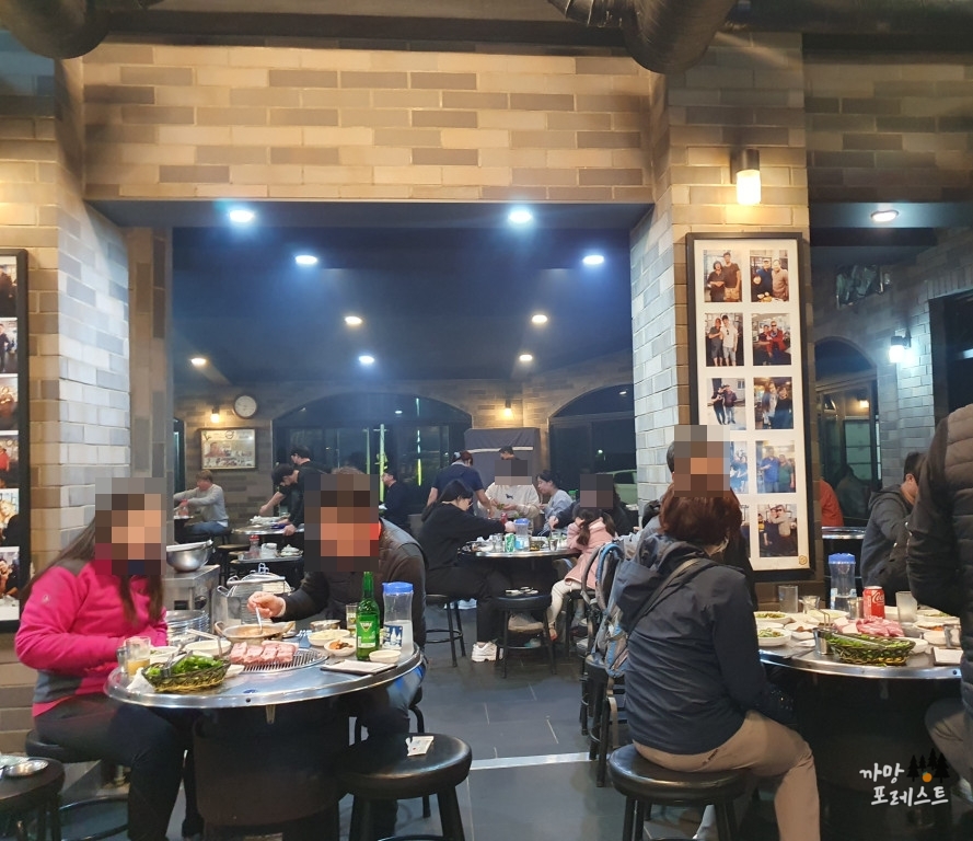 제주 돈사돈 매장 내부