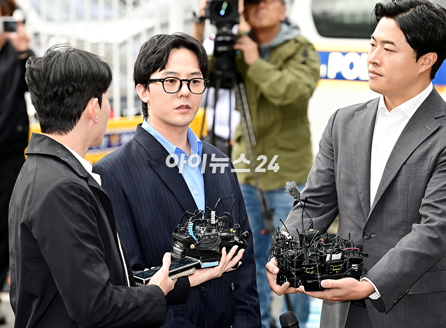 마약 투약 의혹을 받는 가수 지드래곤(GD&#44; 권지용)이 6일 인천 남동구 논현경찰서에 출석하고 있다. [사진=곽영래 기자]