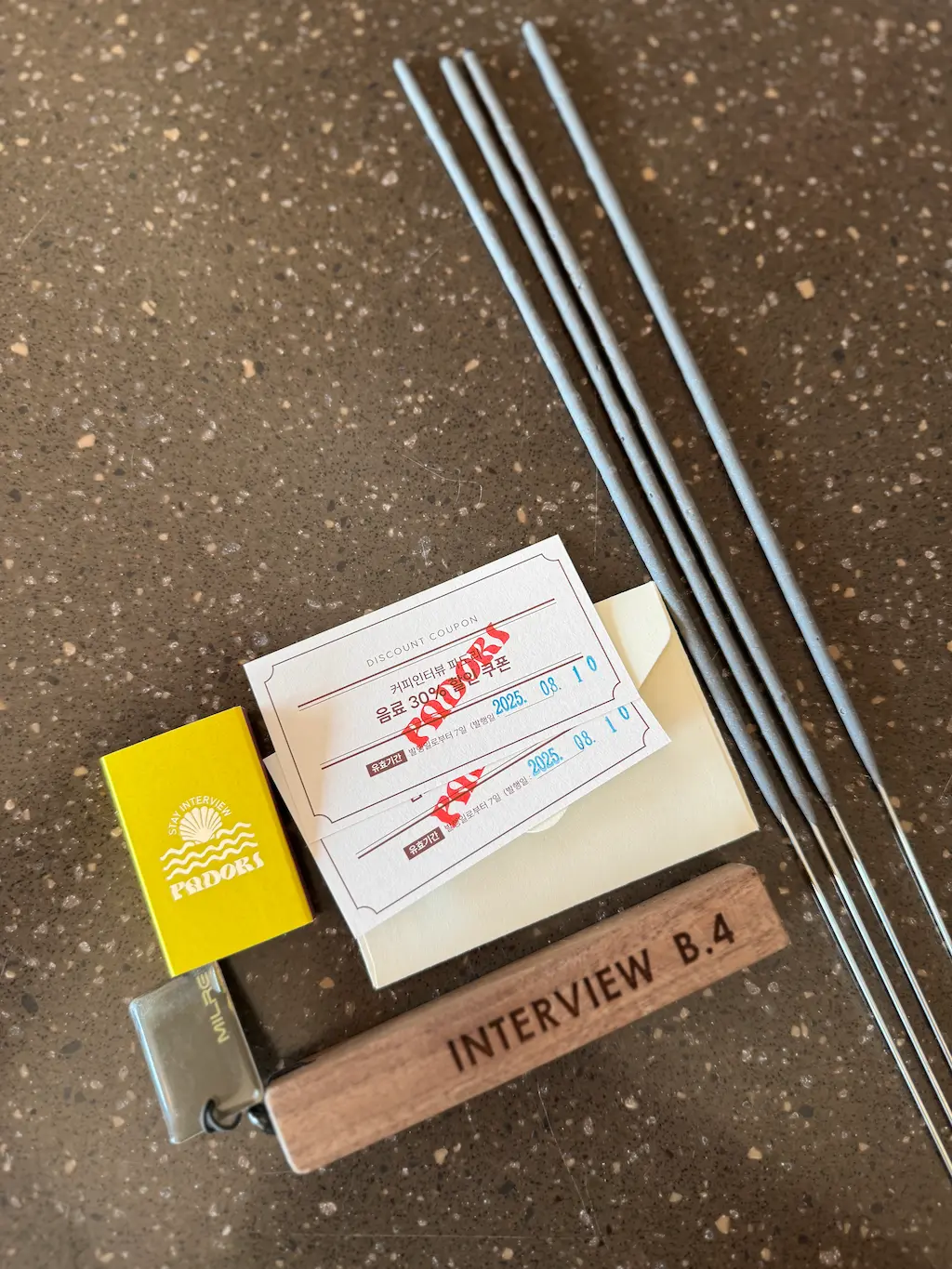 스테이인터뷰 파도리 룸키와 불꽃놀이 용품