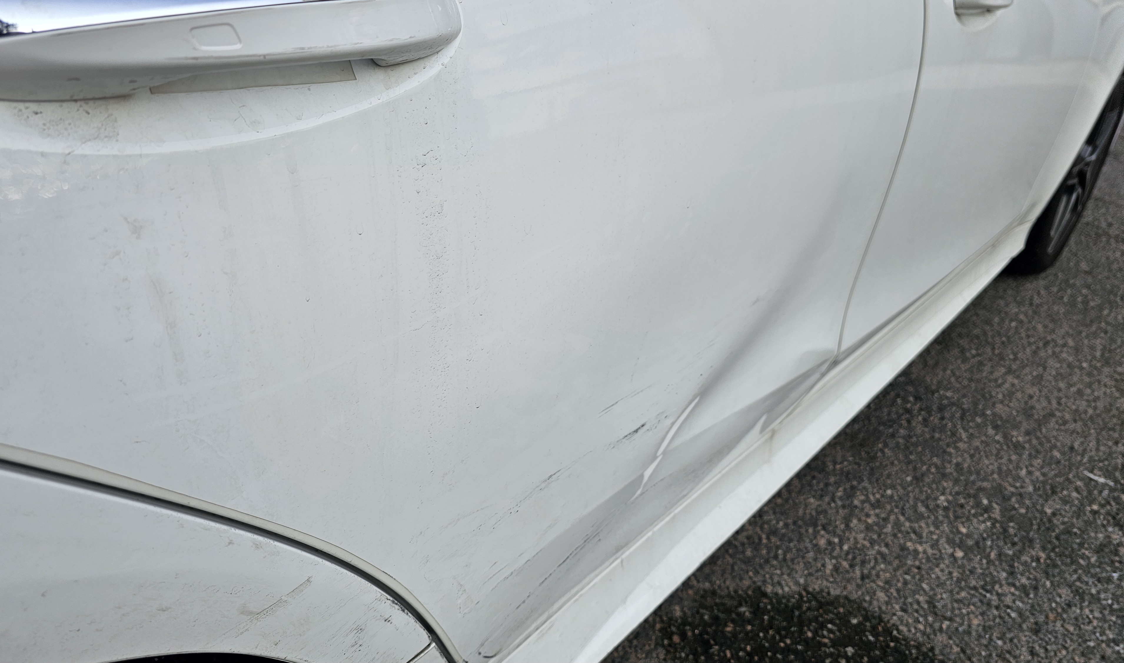 찌그러짐 심하나 덴트복원