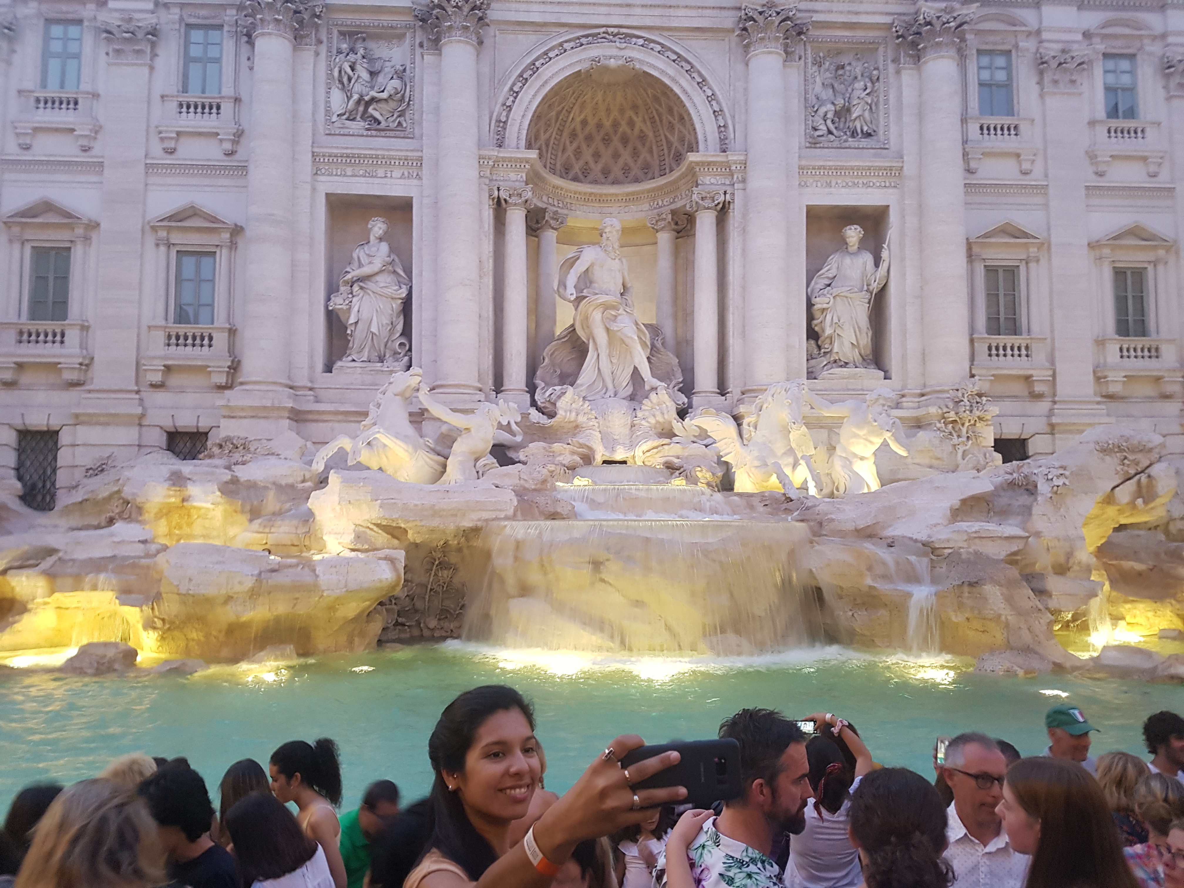 이탈리아 로마(Rome)에 위치한 세계적으로 유명한 바로크 양식의 분수, 트레비 분수(Fontana di Trevi)