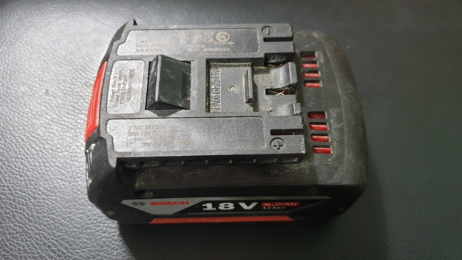 보쉬 18V 6A 배터리 측면