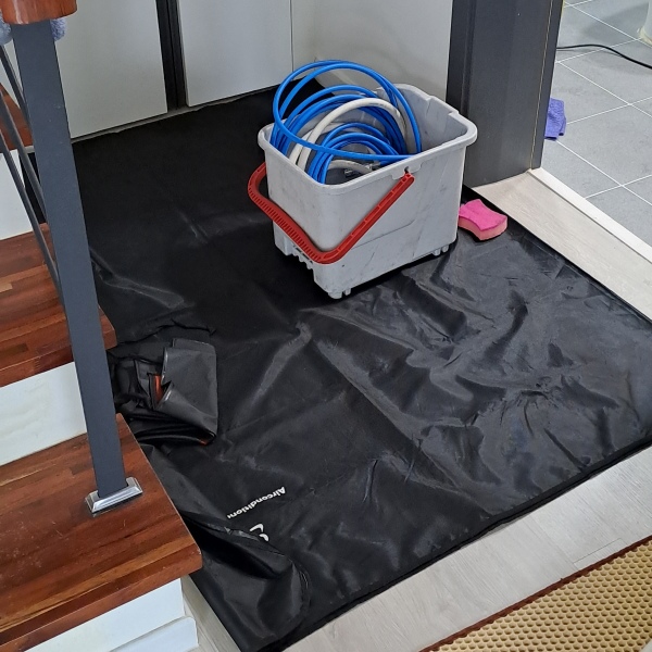 에어컨 청소 준비중인 모습이에요.