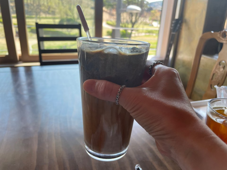 사맛디-커피실록-흑임자라떼