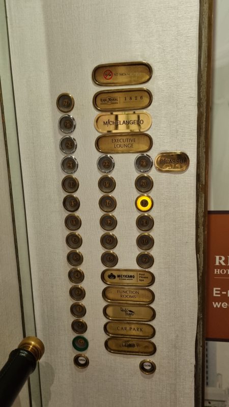 엘리베이터 버튼