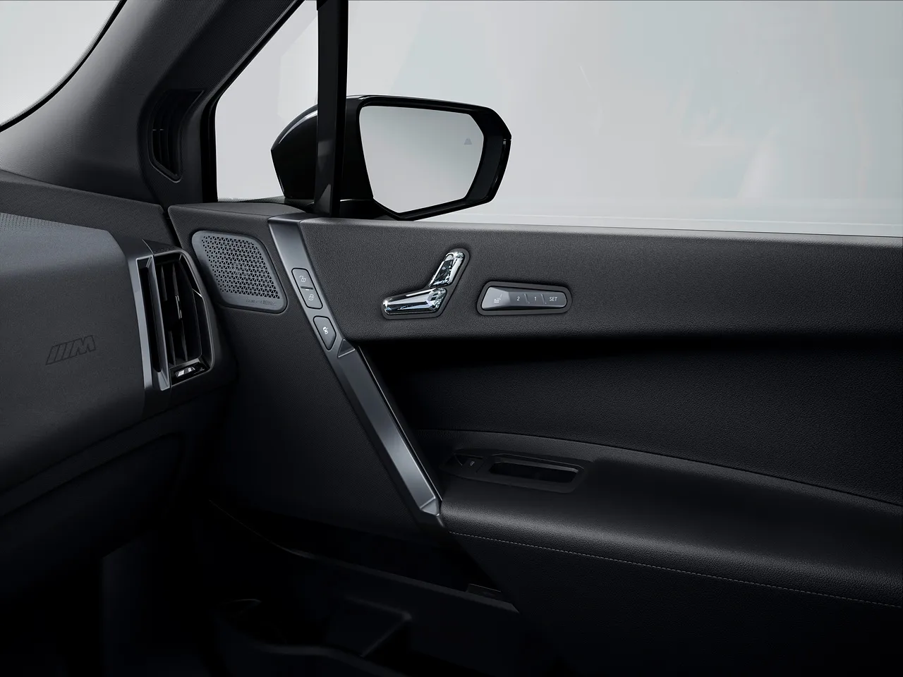 BMW iX M70 정보 관련 이미지