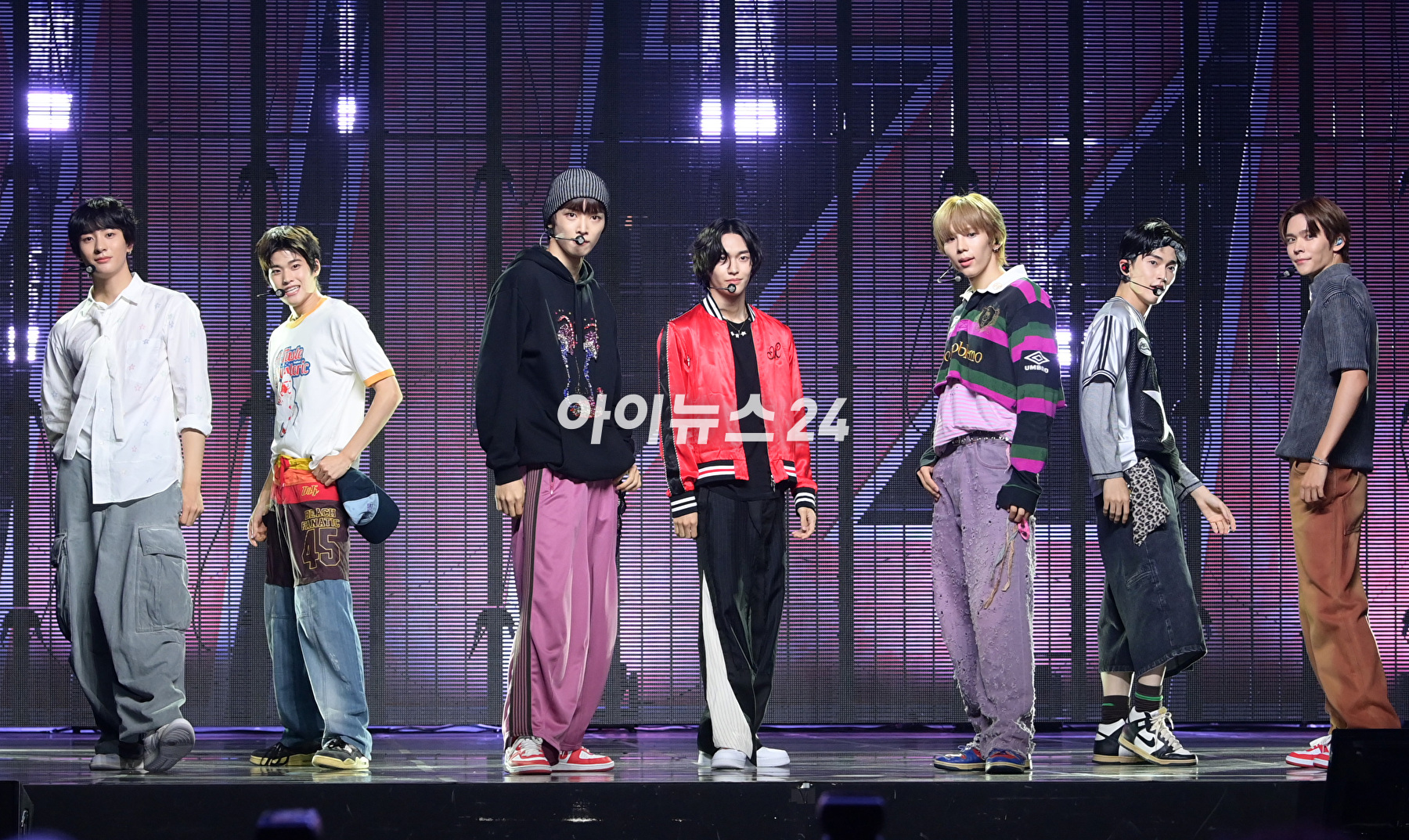 그룹 라이즈(RIIZE)가 4일 오후 서울 용산구 한남동 블루스쿼어에서 열린 라이즈 데뷔 앨범 쇼케이스 'RIIZING DAY: RIIZE Press Premiere'에 참석하고 있다. [사진=정소희 기자]