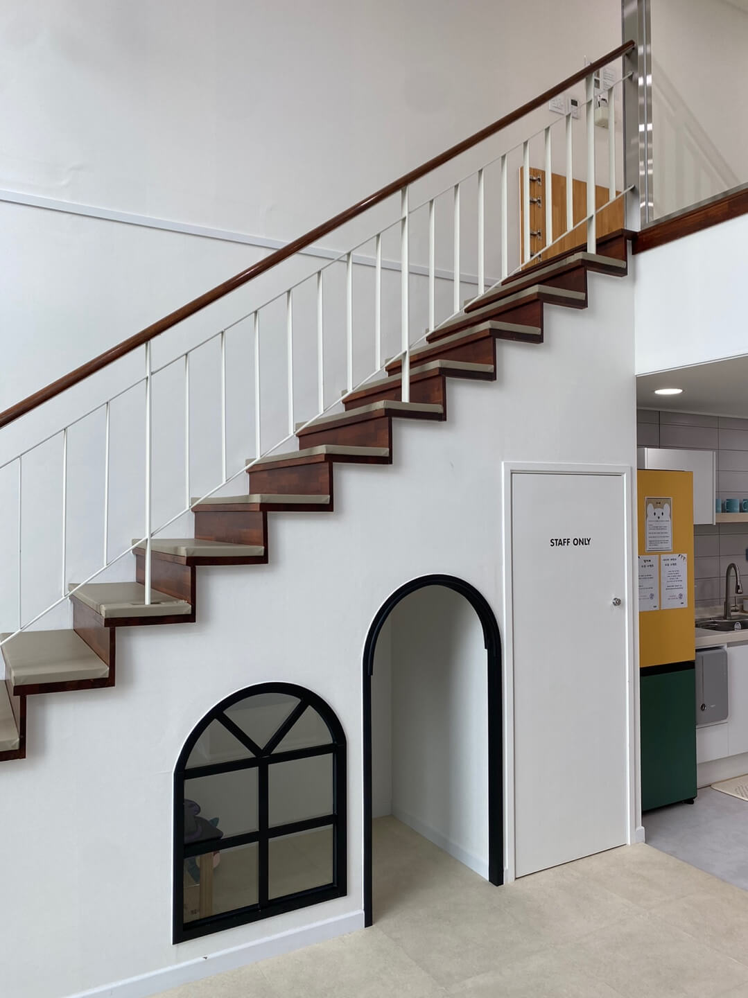 키즈비-풀빌라-거실-이미지