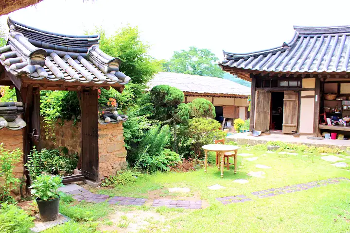 한국기행 충북 청주 빠름을 이기는 느림으로 161년 고택에서 느리지만 여유롭게 즐기는 게스트하우스와 카페 방송 촬영 정보 위치 어디