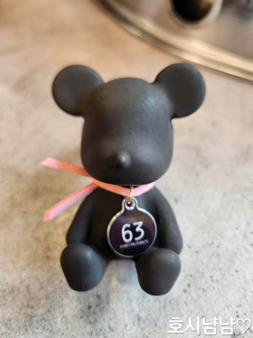 미사 화로구이 소요일 내부 곰돌이 장식