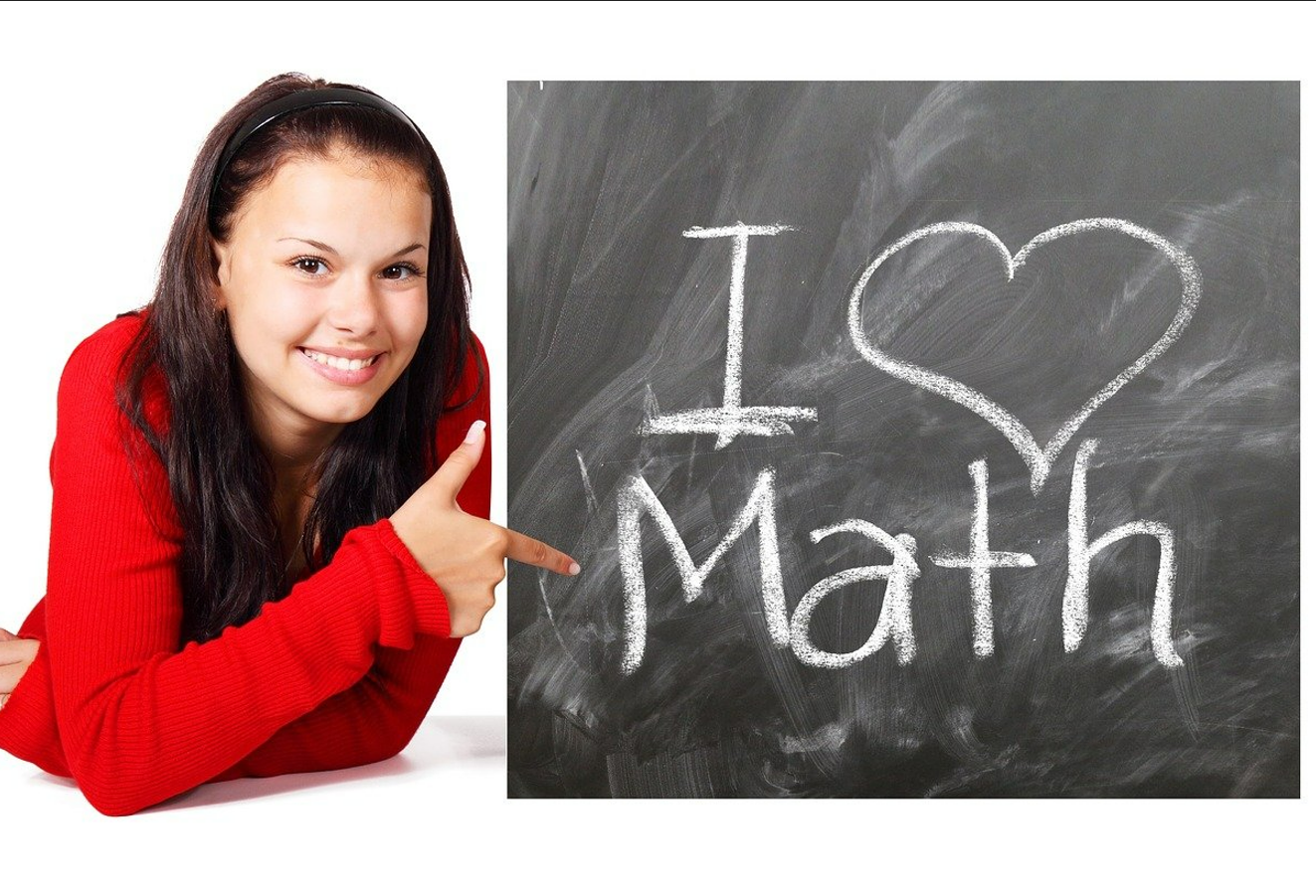 수학 공부를 잘하고자 하는 그리고 수학을 좋아하고자 하는 학생의 사진