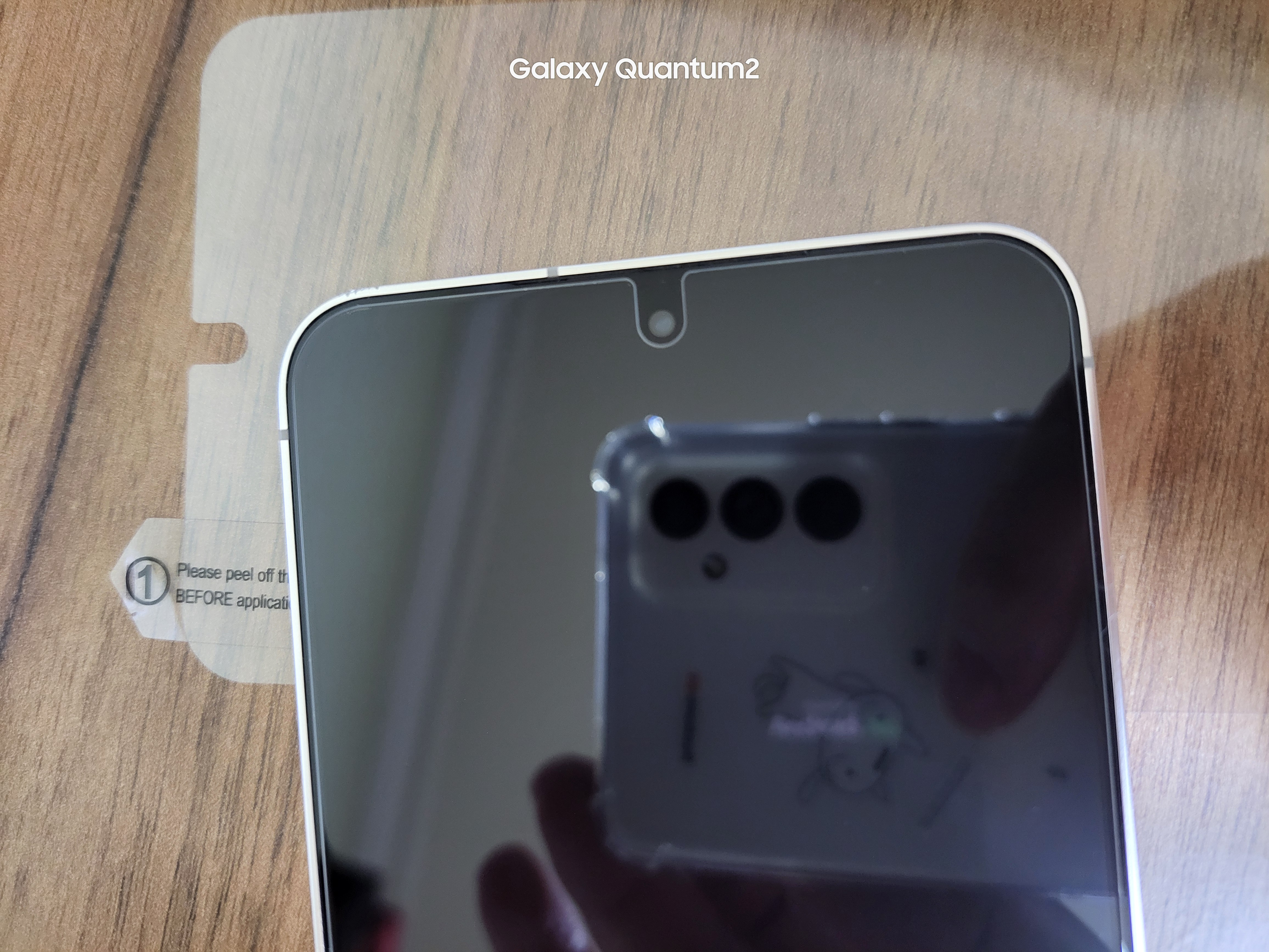 적당하게 틈이 있어서, 젤리케이스랑 간섭이 1도 없습니다.