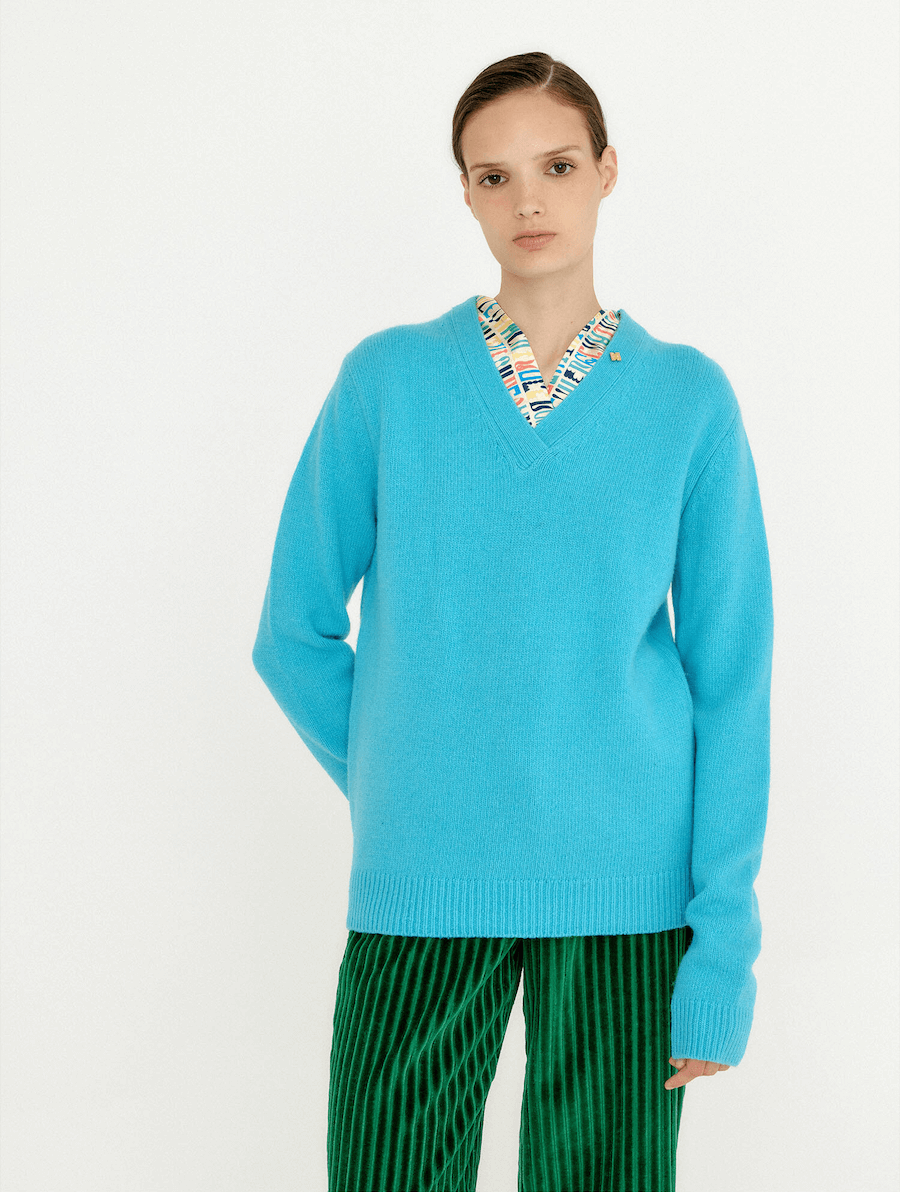 VAISY V-Neck Knit with Scarf - Sky Blue / EENK