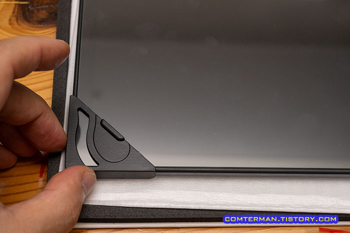 태블릿 강화유리 부착틀 사용법