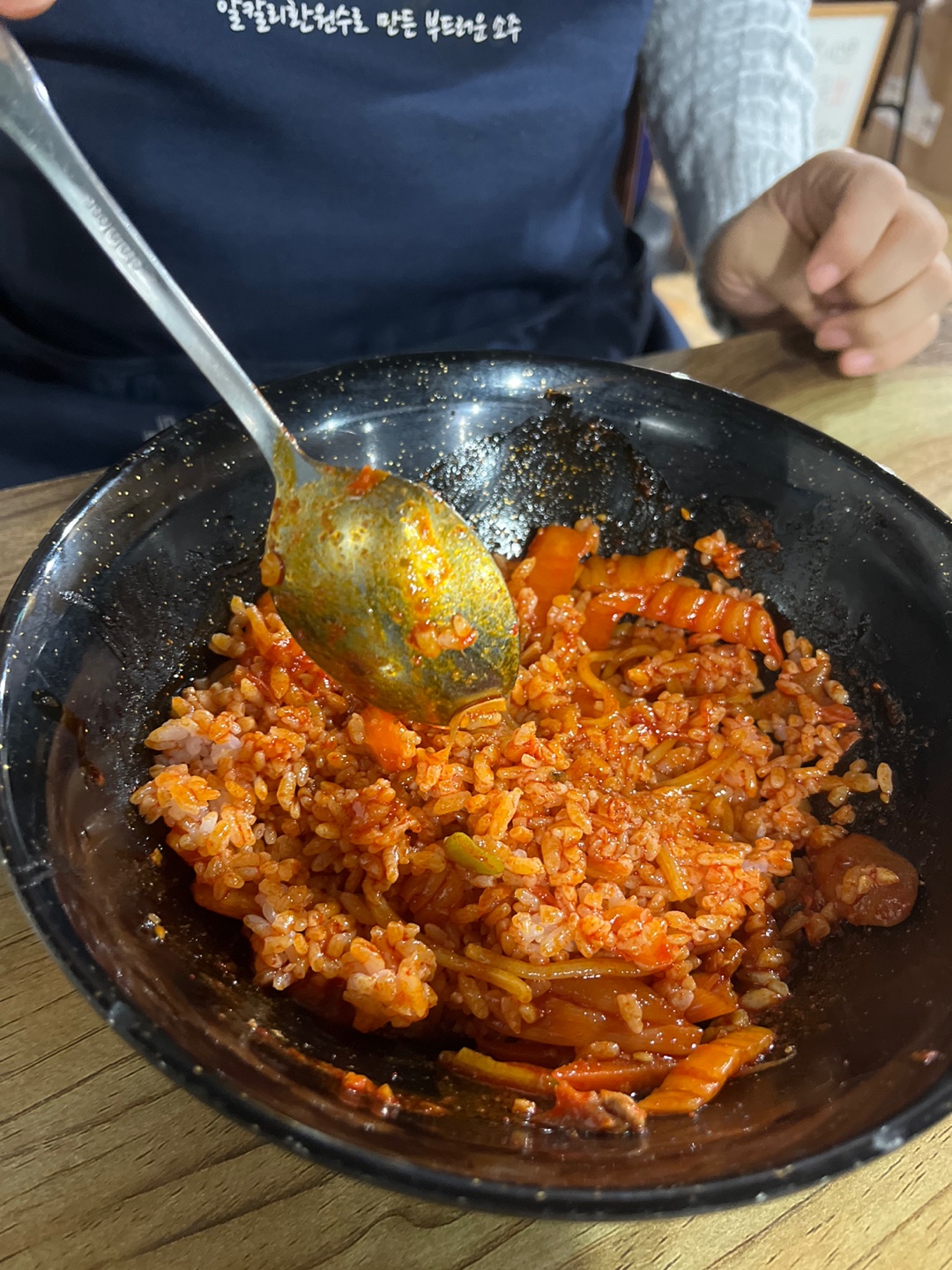 맛있어서 밥까지 비벼 먹었다.