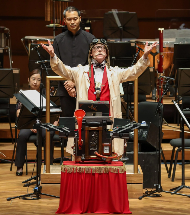 난감 교향곡 연주 관련 장면