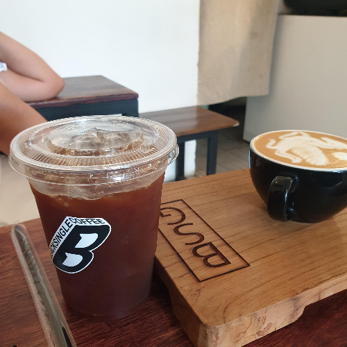 치앙마이 카페 투어 ④ : 치앙마이 동쪽 카페들 (BLACK SINGLE COFFEE Bar)_라테와 아이스 아메리카노