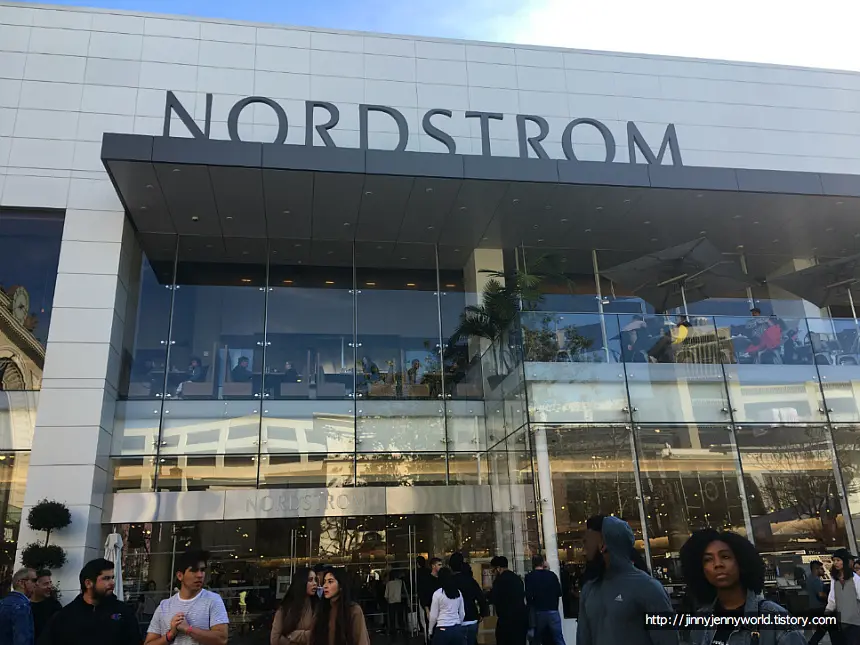 더 그로브(The Grove) 쇼핑몰 노드스트롬(Nordstrom)