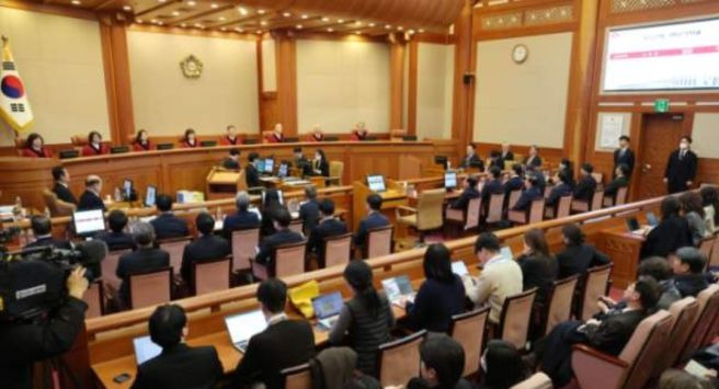 8차 변론 기일 조성현 단장과 김진한 변호사