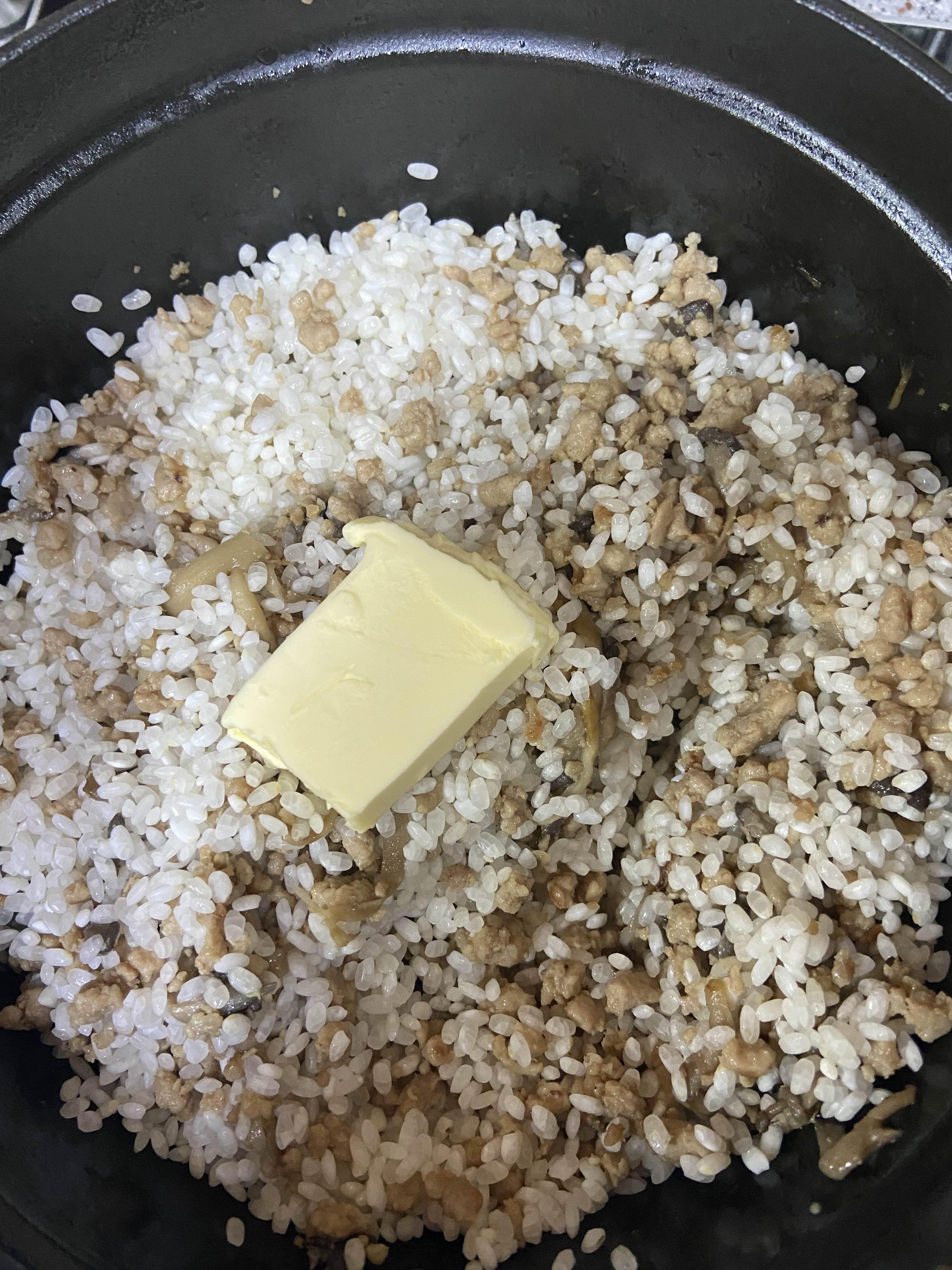 버섯고기소보로 솥밥