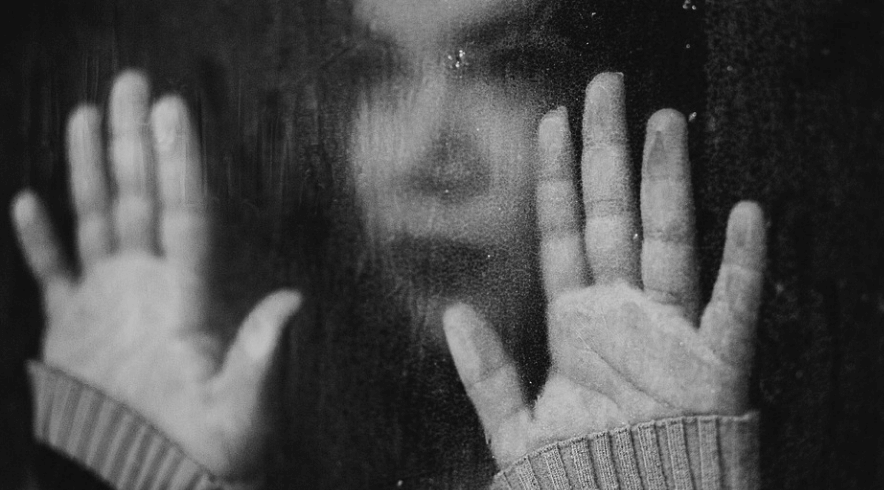 손톱이 잘 부러지는 이유는 무리한 신체 활동 또한 이유가 될 수 있다