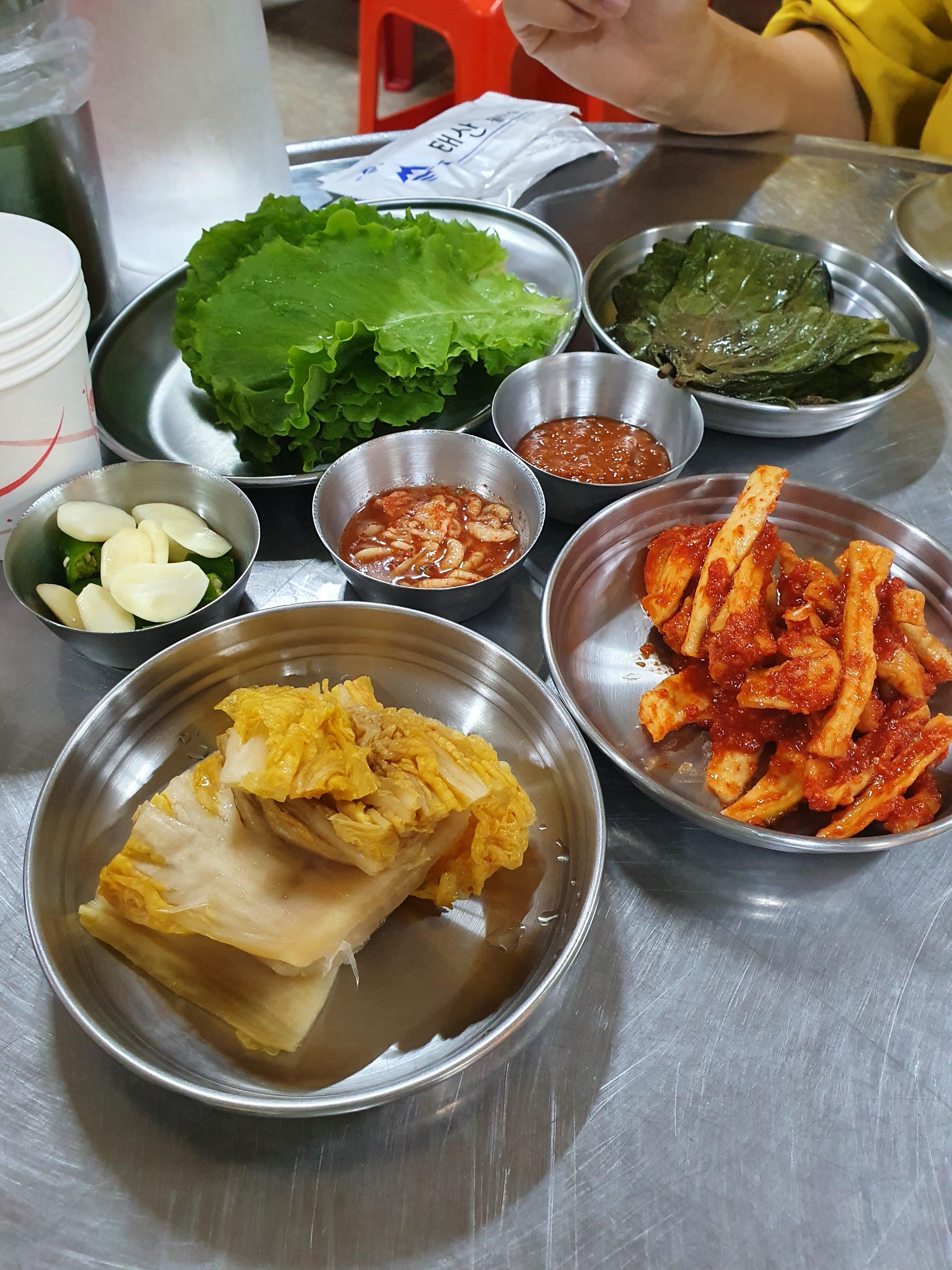 원내동 그집족발 기본반찬