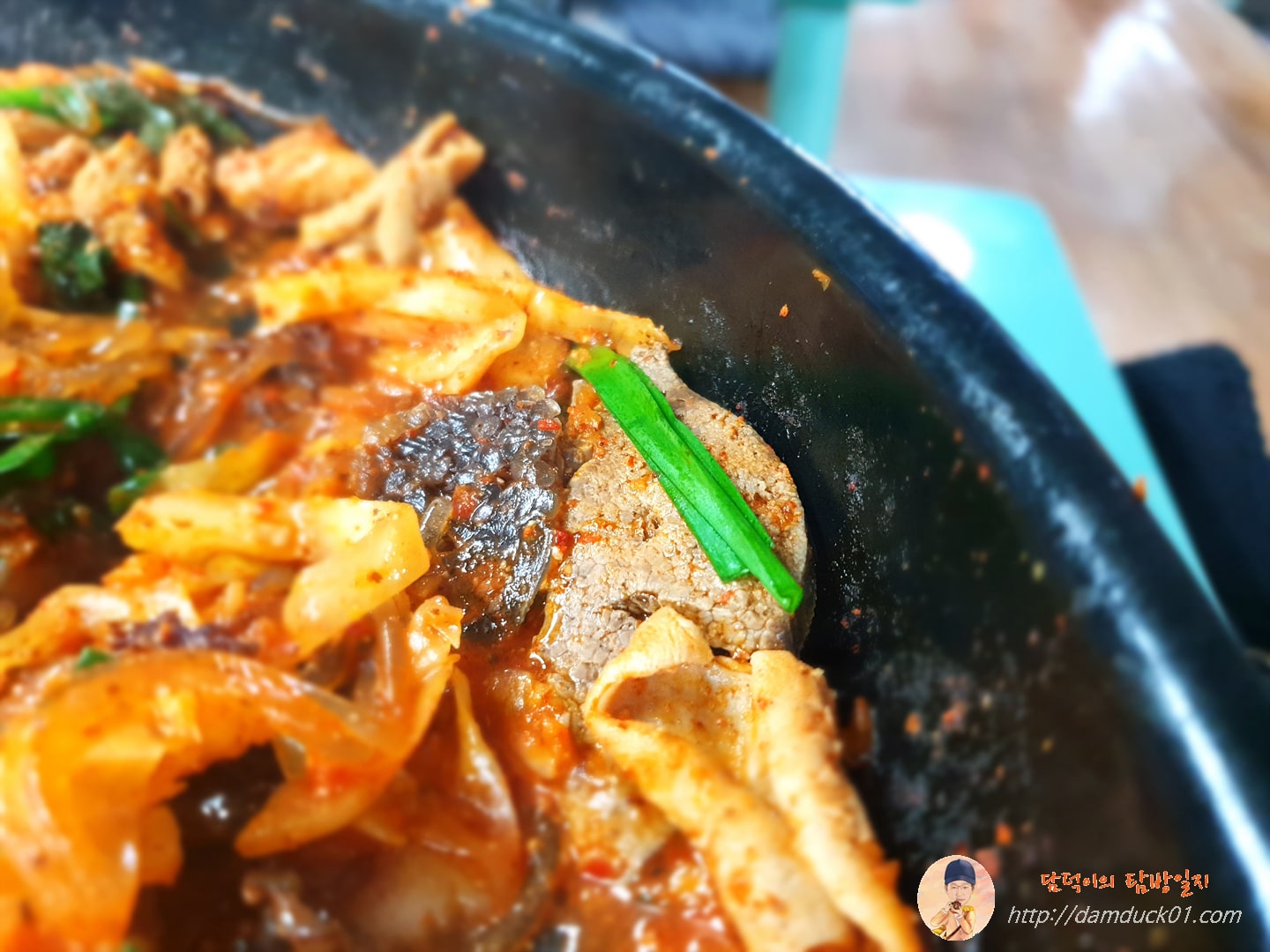 명진집-순대곱창볶음-클로즈업사진-담덕이의탐방일지