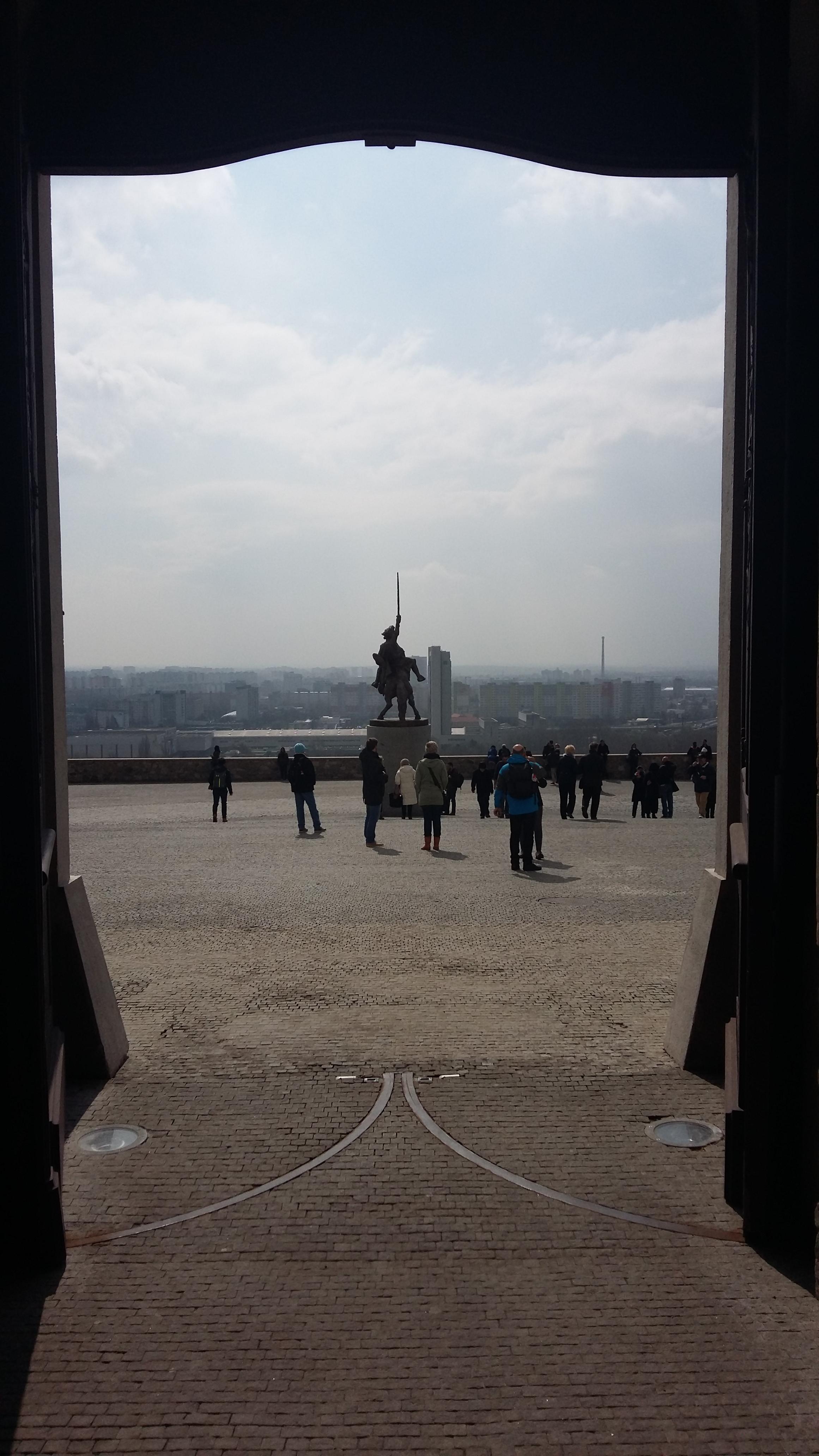 슬로바키아 브라티슬라바 성 안에서 바라본 동상